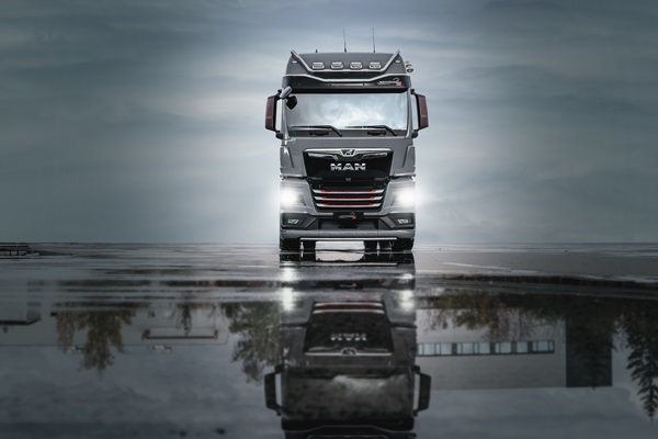 2.TGX Individual Lion S̼^ͼtɫcY@@GOӋ.jpg