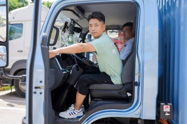 DƬ3.jpg